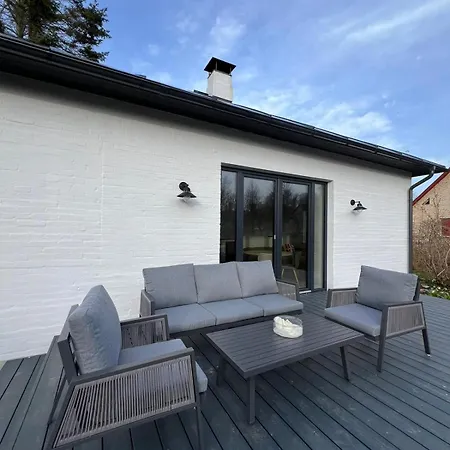 Cozy Private House Near In Roja